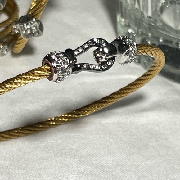 BNWOT gold buckle bracelet - Picture 5 of 7